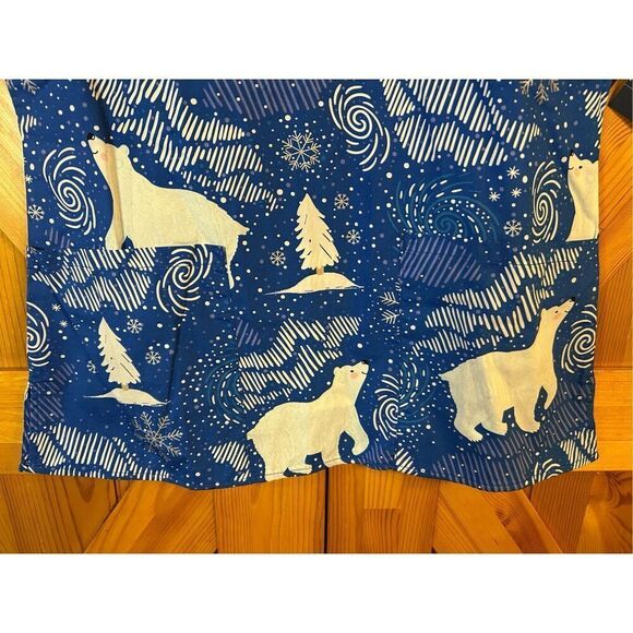 Zoe and Chloe Ladies V-Neck Top POLAR BLIZZARD Scrub Top Size XS nwt (0355) - Picture 2 of 6